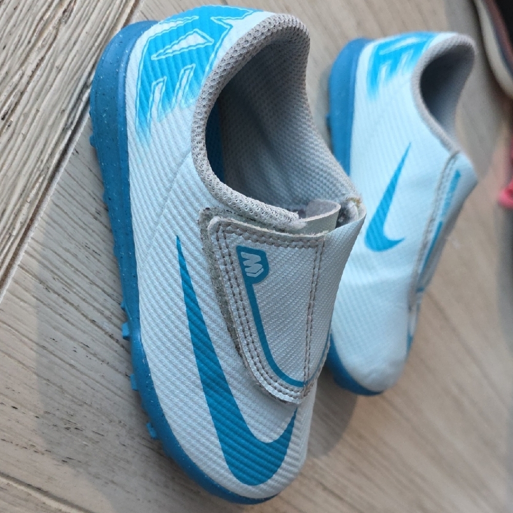 Nike Jr. Mecurial Vapor 16 Club Turf Soccer 8c Toddler